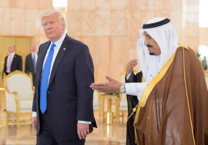 Saudi Arabia’s King Salman bin Abdulaziz Al Saud welcomes U.S. President Donald Trump during a reception ceremony in Riyadh, Saudi Arabia