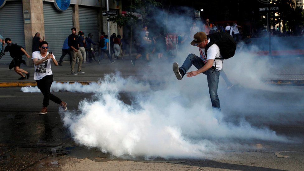 Chile protests: Unrest in Santiago over metro fare increase