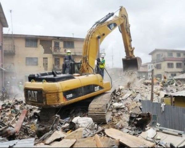 lagos-govt-demolishes-two-distressed-buildings-in-island