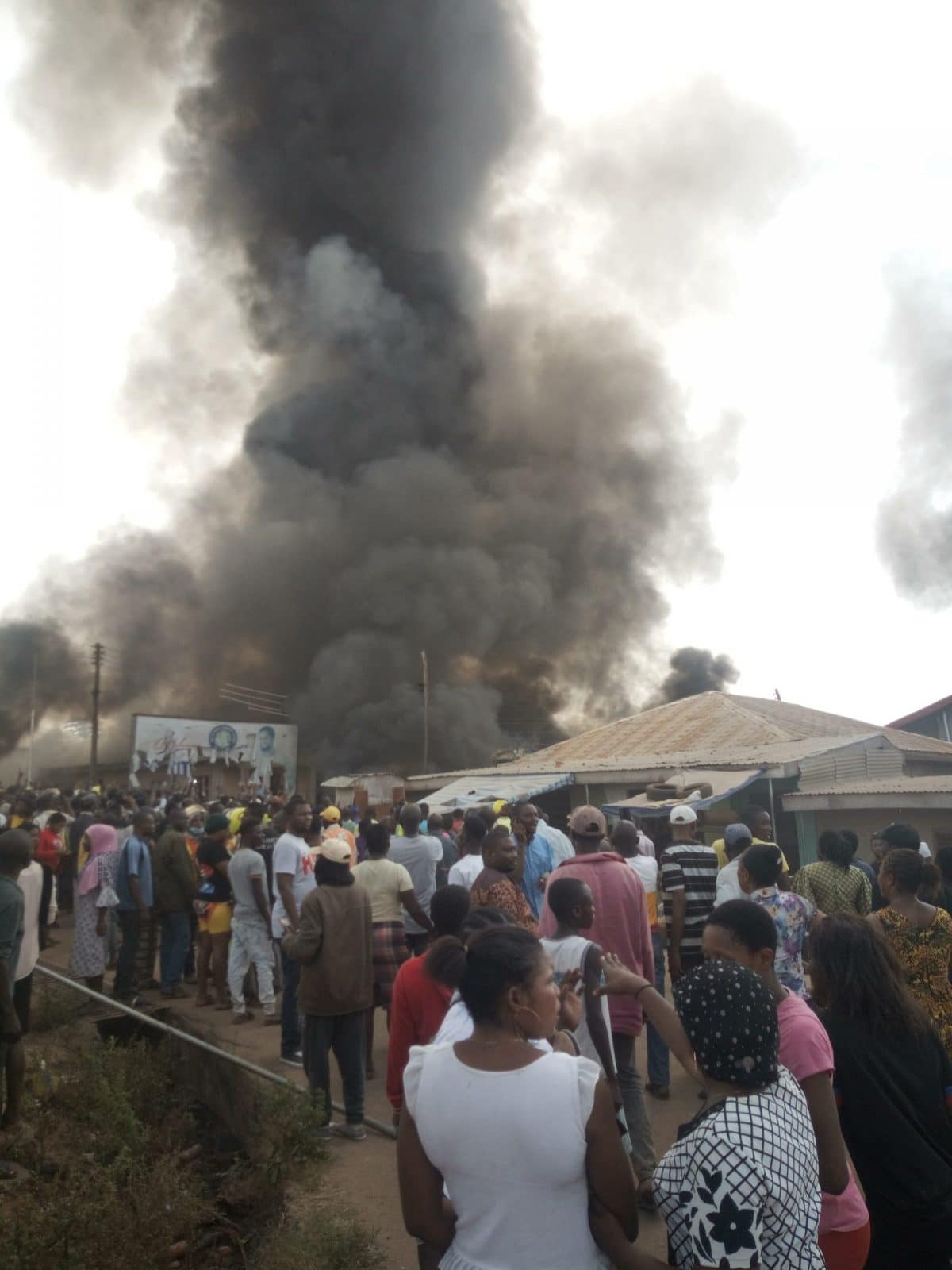 breaking:-sotitobire-church-set-ablaze-as-ondo-missing-child-is-allegedly-buried-in-altar-[video]